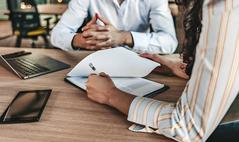 Mengenal Hukum Dagang di Indonesia: Pengertian, Dasar Hukum, dan Pendapat Ahli